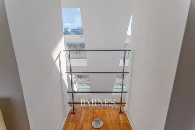Kiadó 2 hálószobás, belső kétszintes penthouse apartman városi panorámával - picture 19
