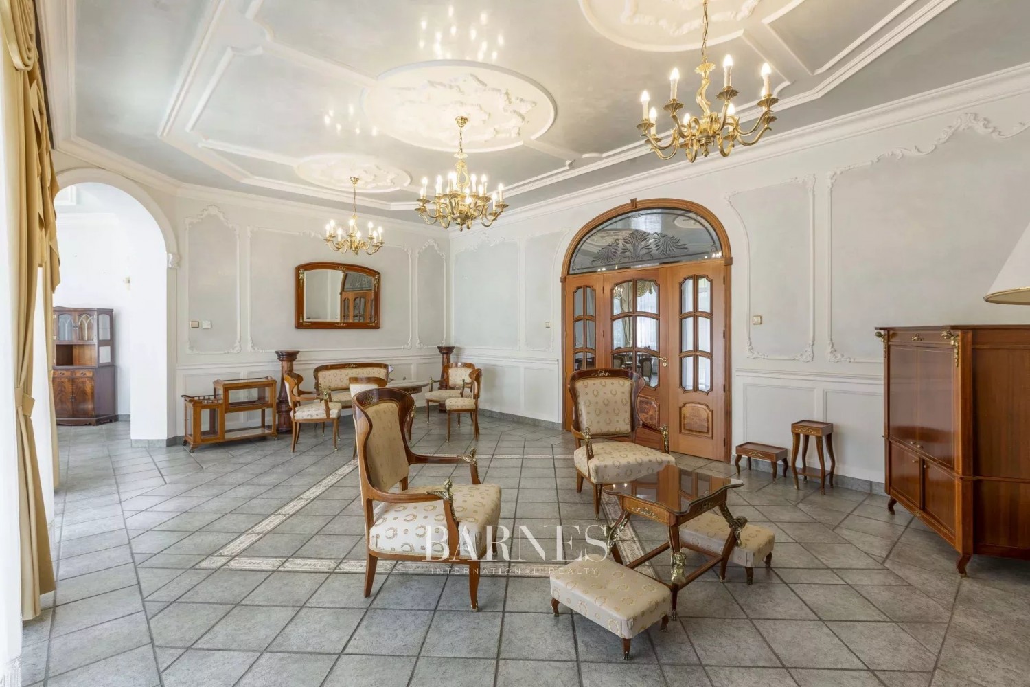 Residency for sale in the 2nd District - picture 4