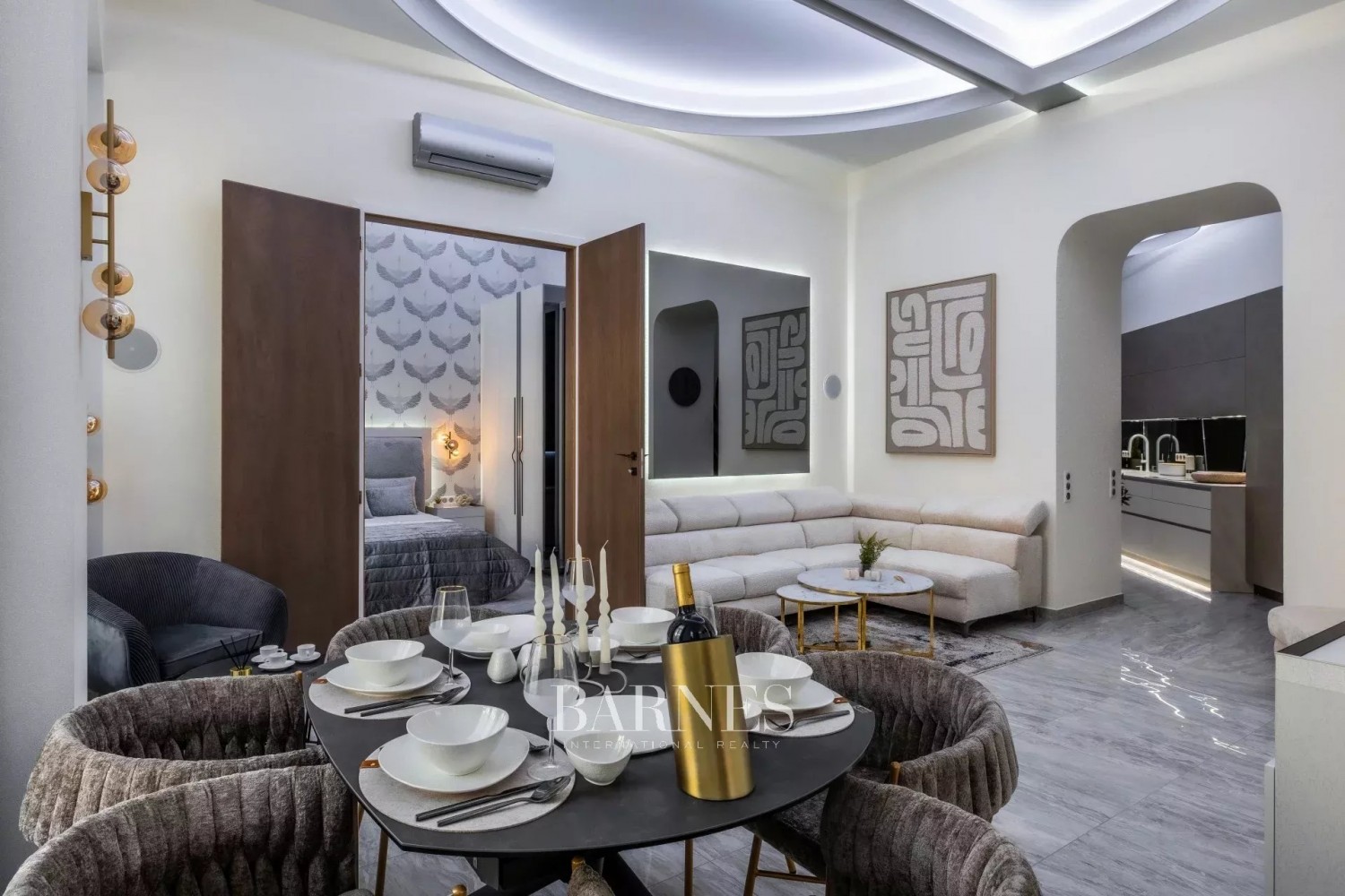 3-bedroom luxury apartment in the city center with  balcony and view to the Basilica - picture 5