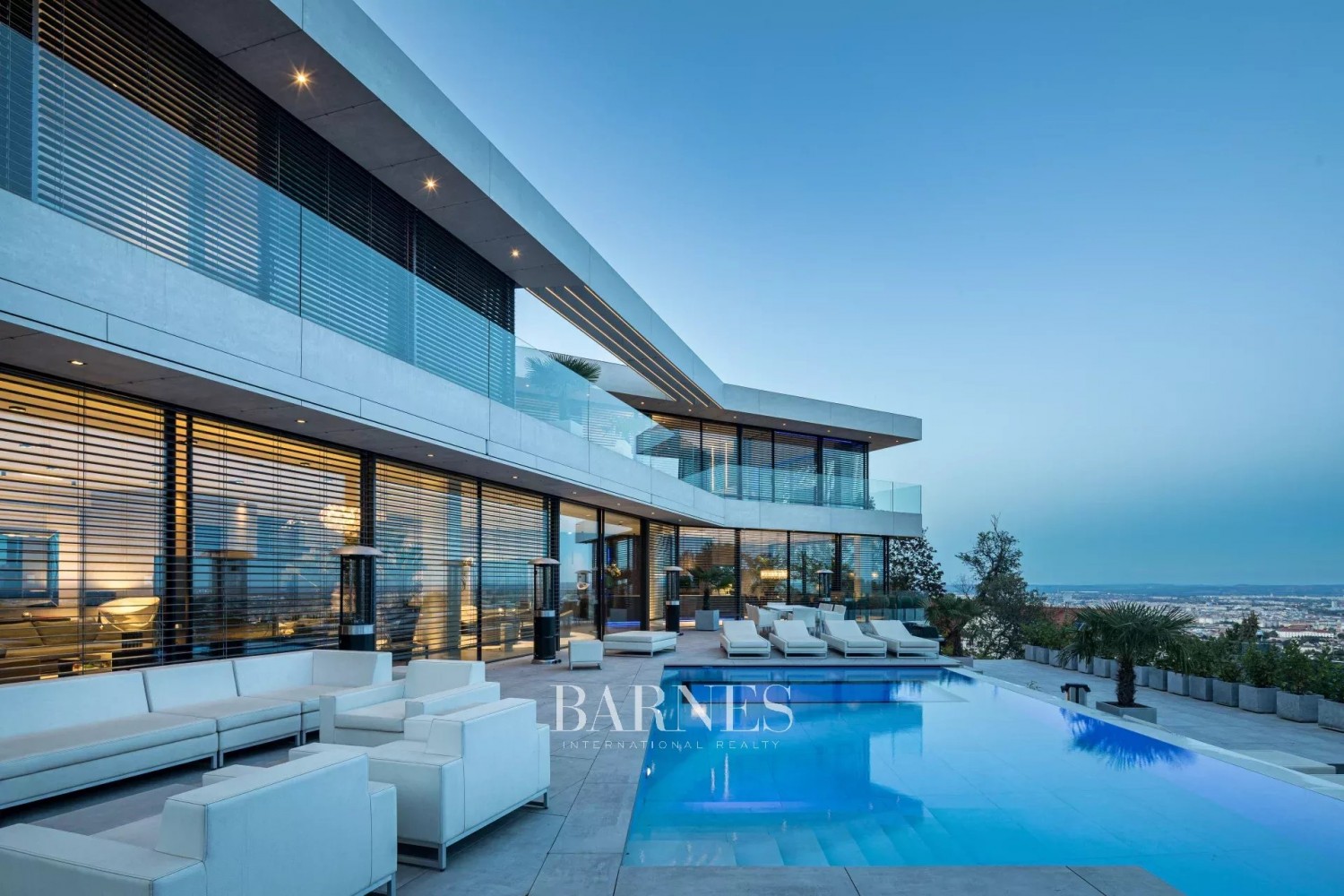 Stunning Villa on Márton Hill with Breathtaking Panoramic View - picture 1