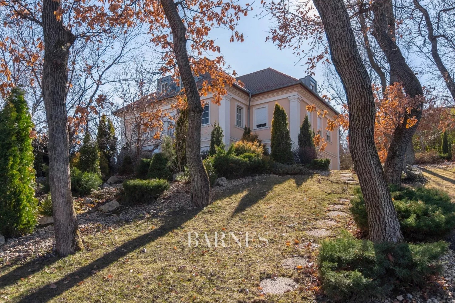 Egyedülálló budai panorámás villa kiadó - picture 2