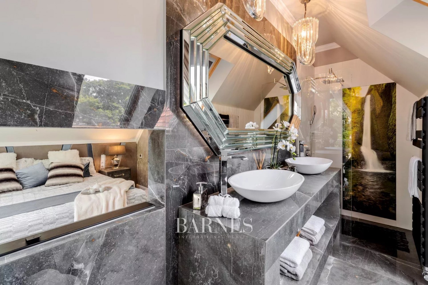 Separate villa-apartment with garden access, in ancient wooded environment - picture 14