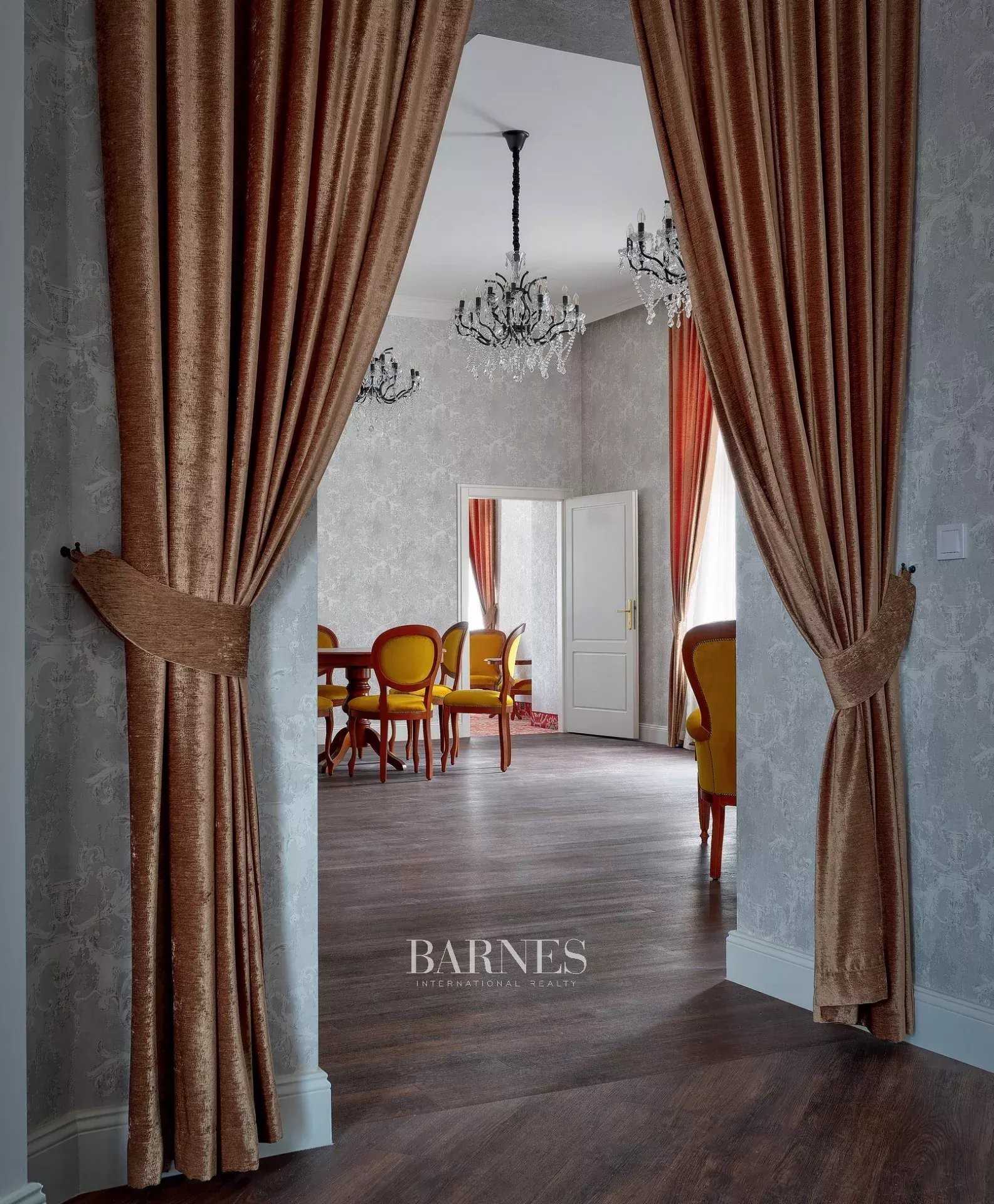 Klasszikus elegancia a Kodály Körönd ikonikus palotájában - picture 9