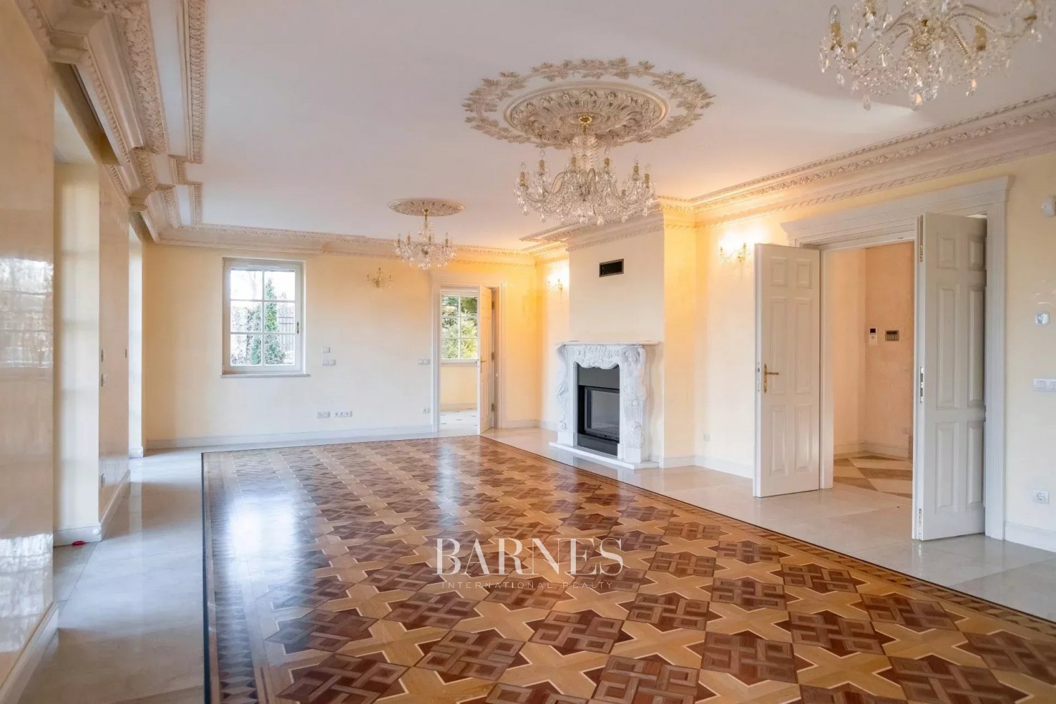 Egyedülálló budai panorámás villa kiadó - picture 6