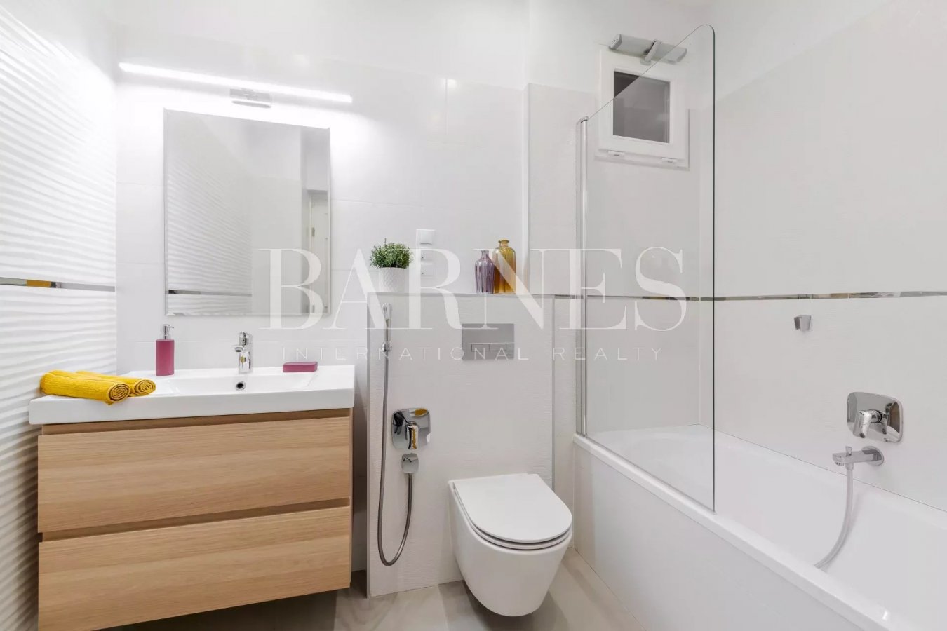 3 hálós nagypolgári elegancia Budán a Margit hídnál - picture 9