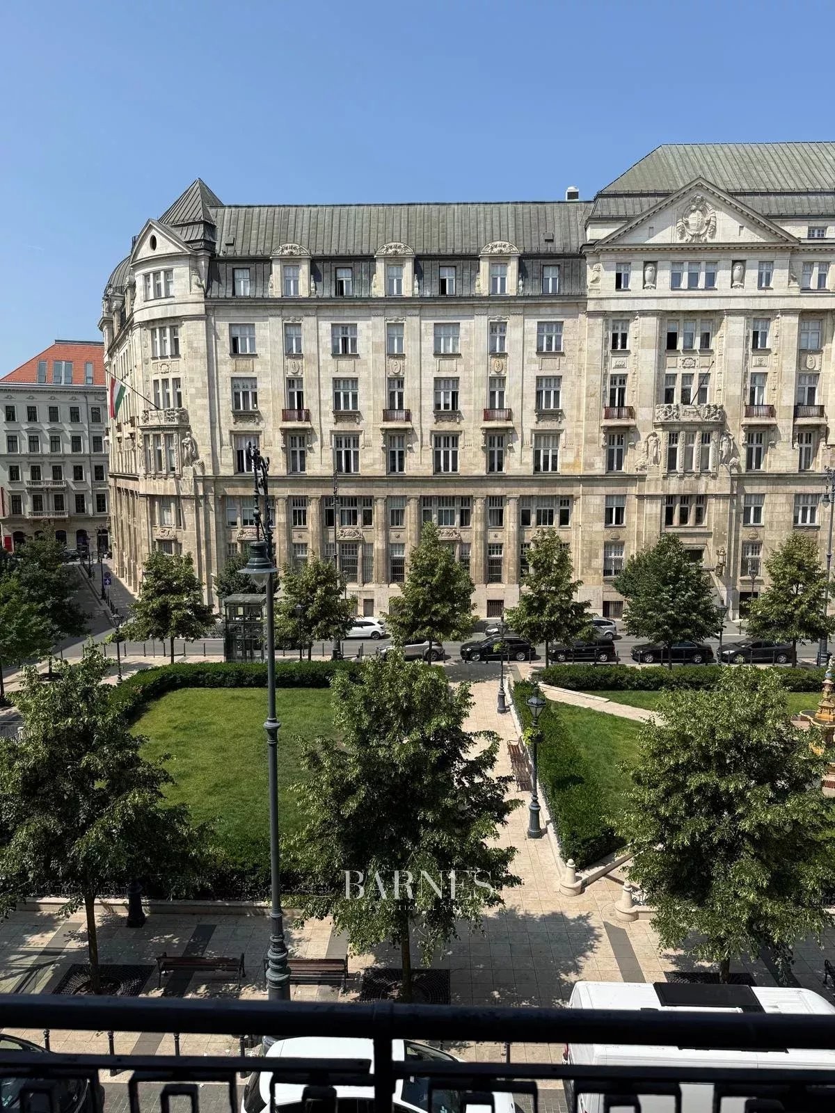 Luxus 2 hálós okosotthon első bérlőjét keresi a József Nádor téren - picture 1