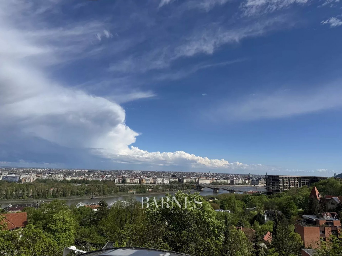 Eladó panorámás 2 hálós, teraszos luxuslakás külön vendéglakrésszel a Rózsadombon - picture 15