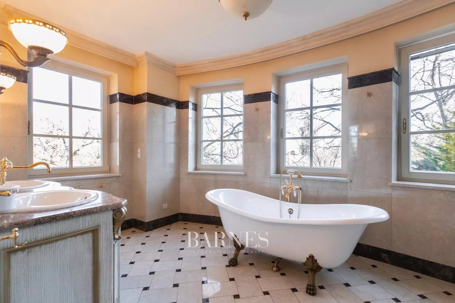 Egyedülálló budai panorámás villa kiadó - picture 15