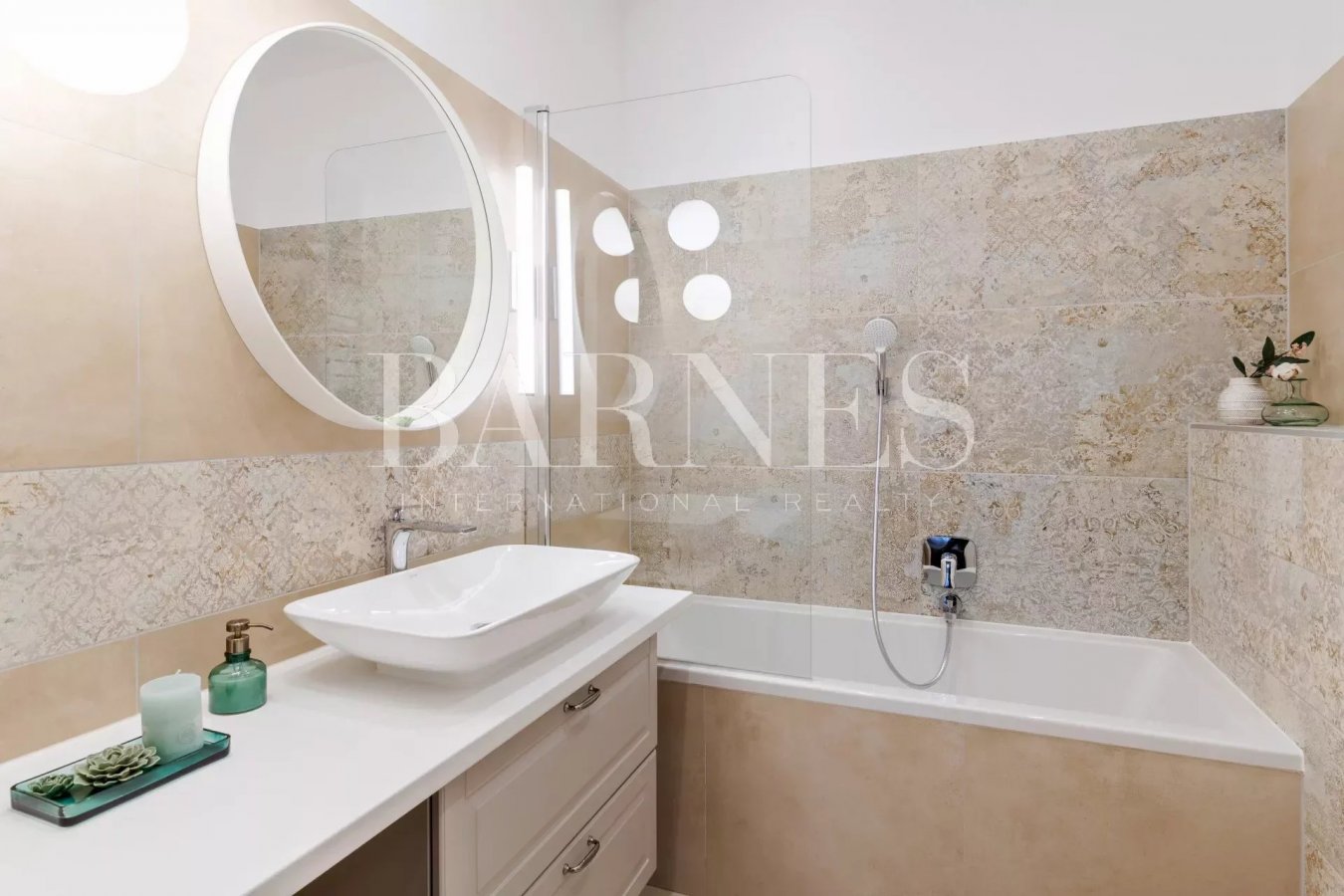 3 hálós nagypolgári elegancia Budán a Margit hídnál - picture 10