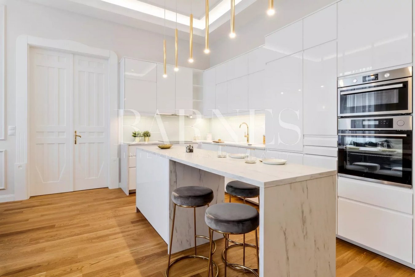 3 hálós nagypolgári elegancia Budán a Margit hídnál - picture 4