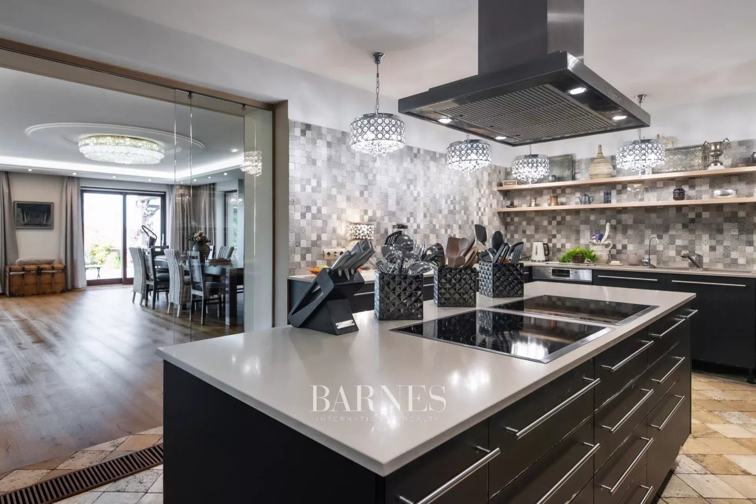 Resort-stílusú családi villa: a kikapcsolódás és a feltöltődés luxusszigete - picture 13