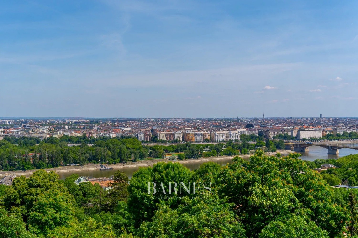 Eladó panorámás 2 hálós, teraszos luxuslakás külön vendéglakrésszel a Rózsadombon - picture 5