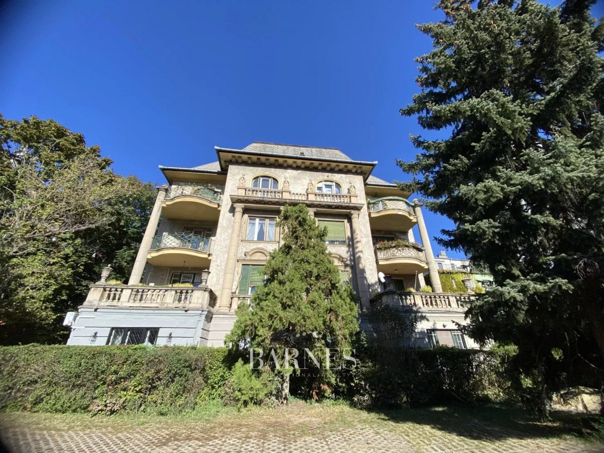 Apartment for sale with a terrace in a villa building next to the Körszálló - picture 17