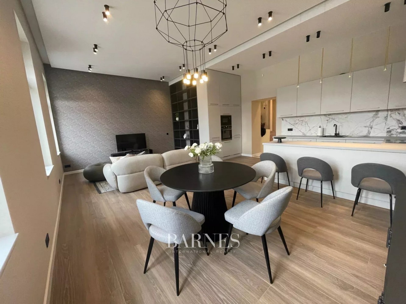 Dunai  panorámás, bútorozott luxuslakás a folyóparton - picture 4