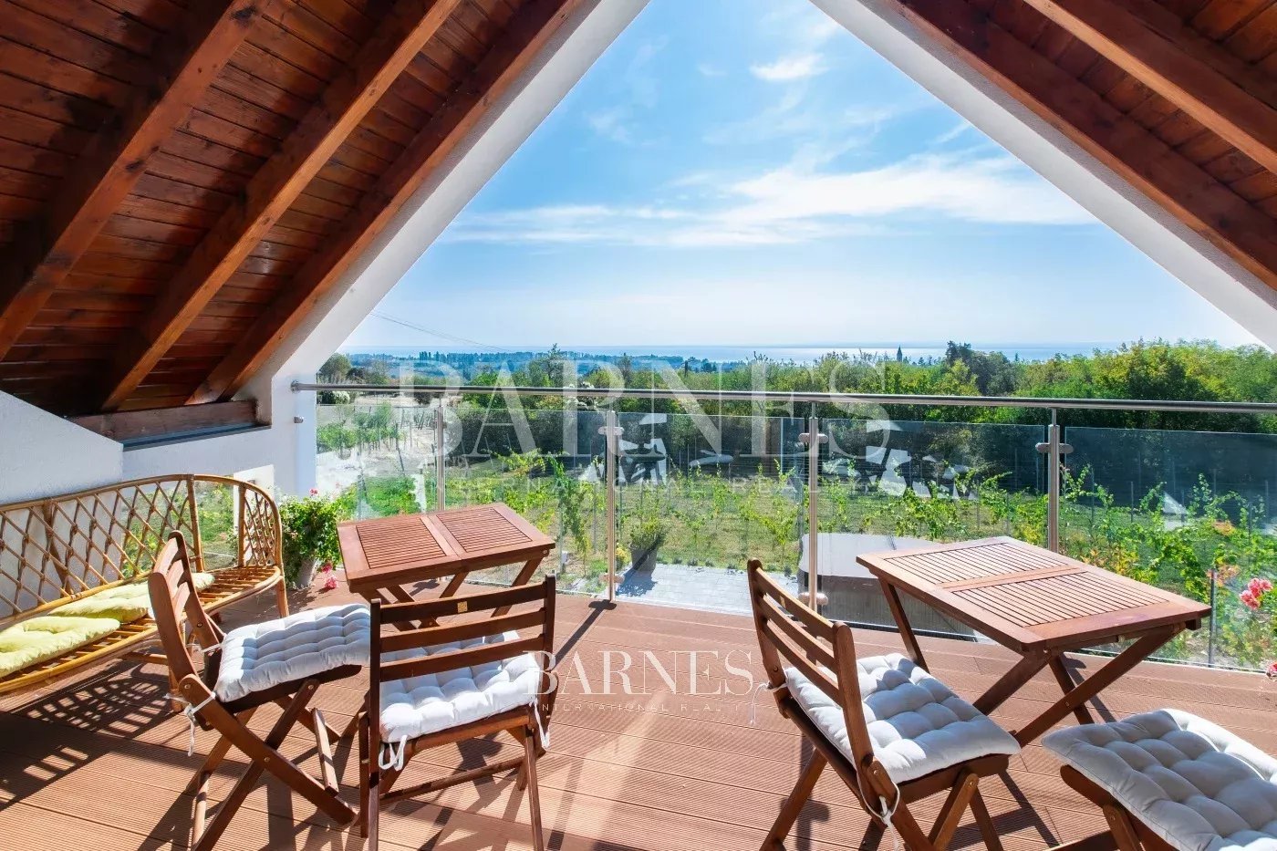 Vintage, panoramic villa in Paloznak - picture 1