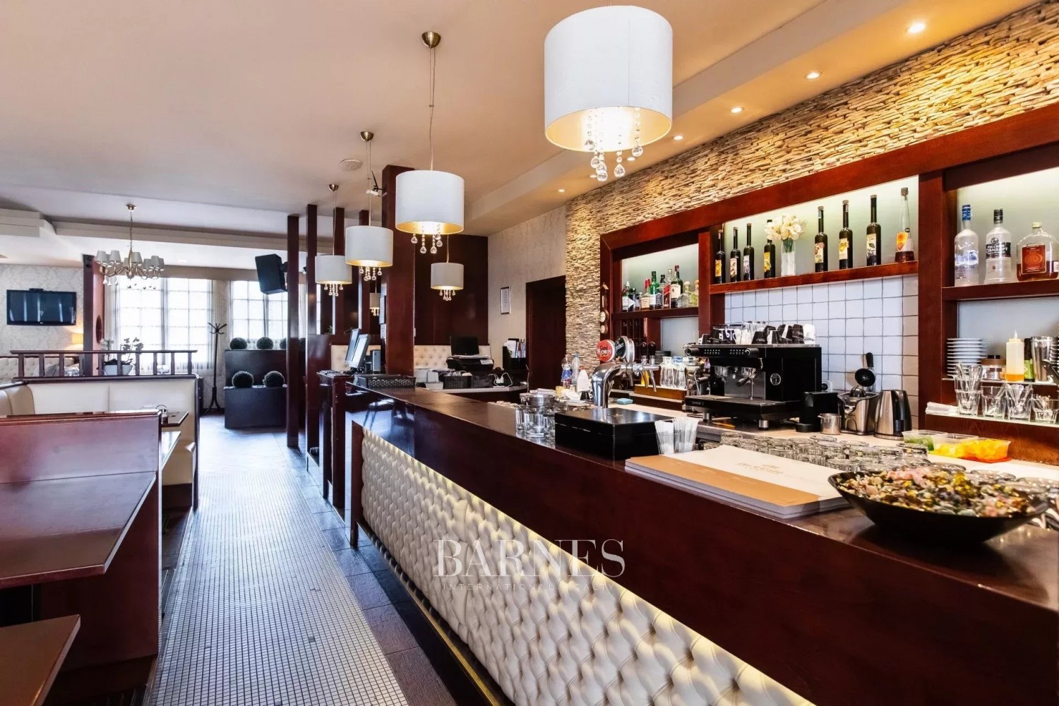 Örök panorámás Duna-parti ingatlan étteremmel és panzióval - picture 10