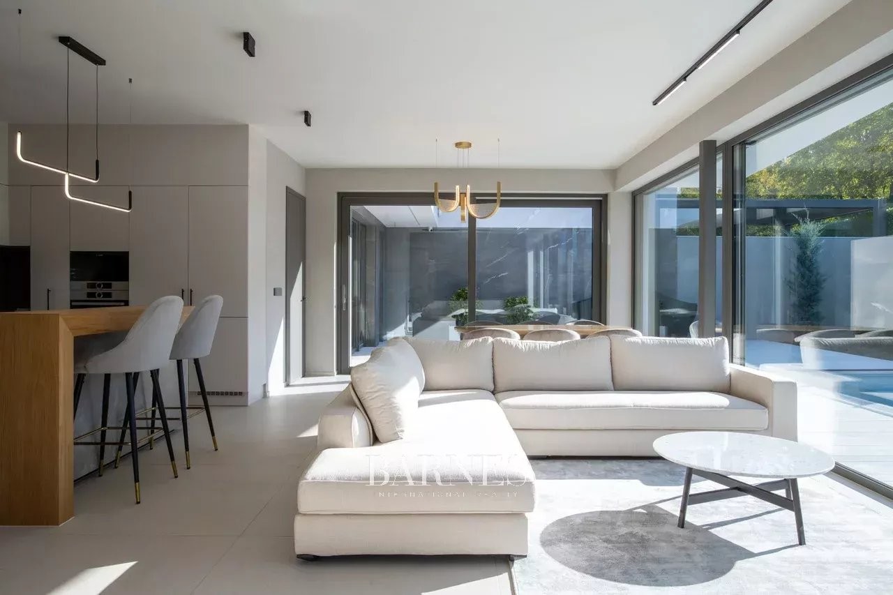 Panoramic Luxury Home at Harsánylejtő, with Garden and Pool - picture 7