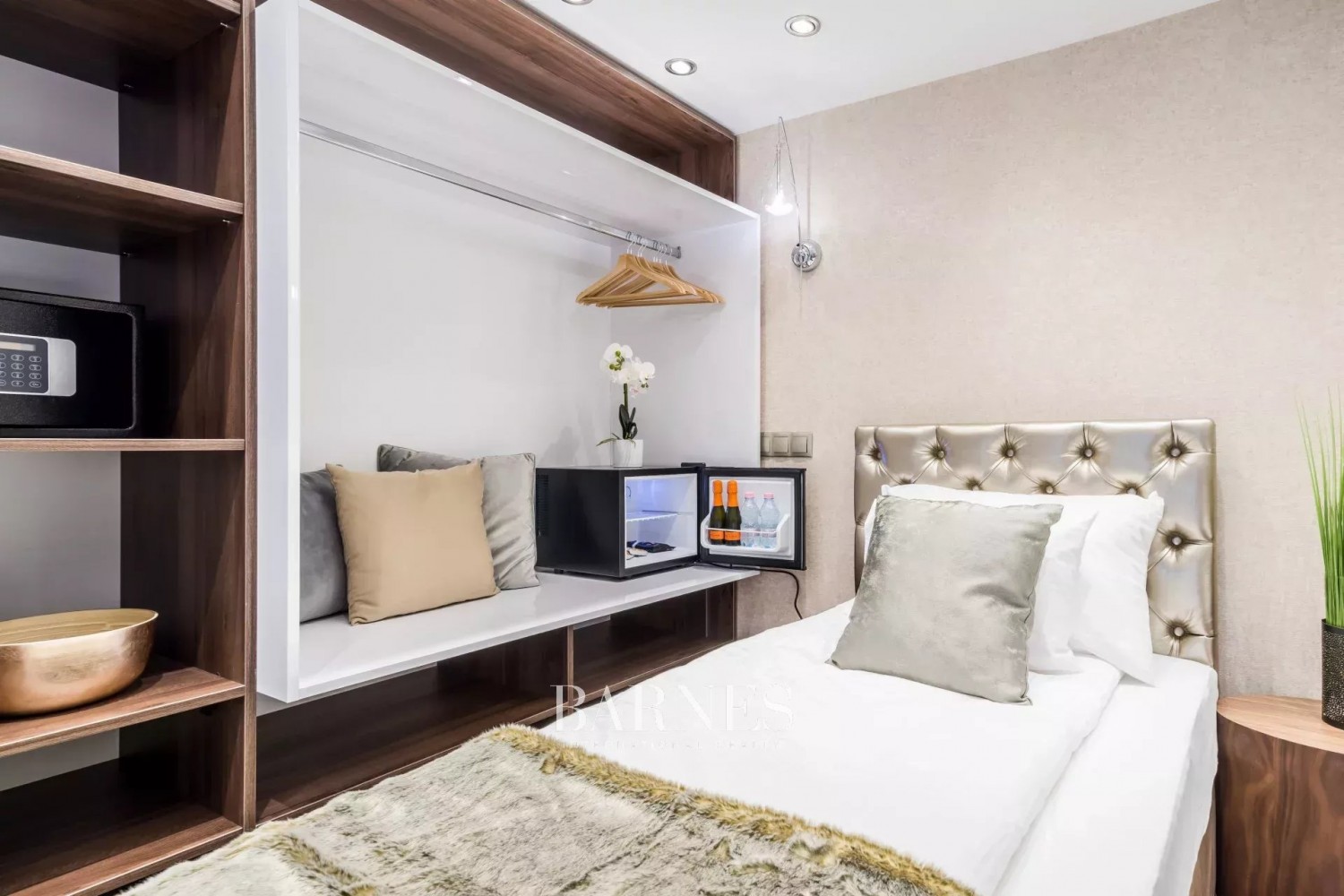 Two Airbnb apartments for sale in the 7th district, with windows facing Dohány Street - picture 12