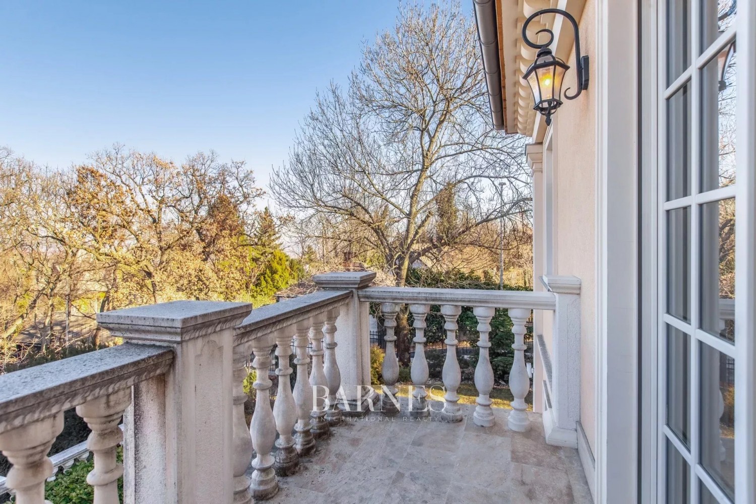 Egyedülálló budai panorámás villa kiadó - picture 3