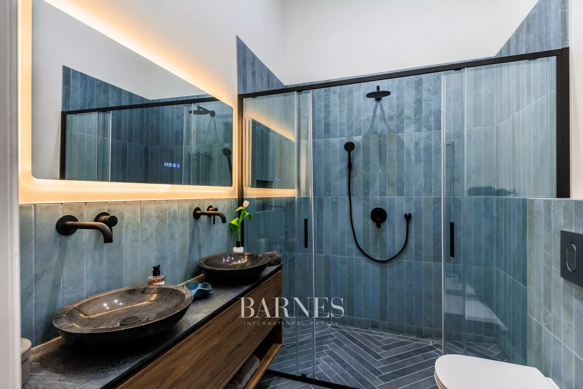 Exceptional Corner Apartment for Sale in the Heart of Budapest, District 5 - picture 24