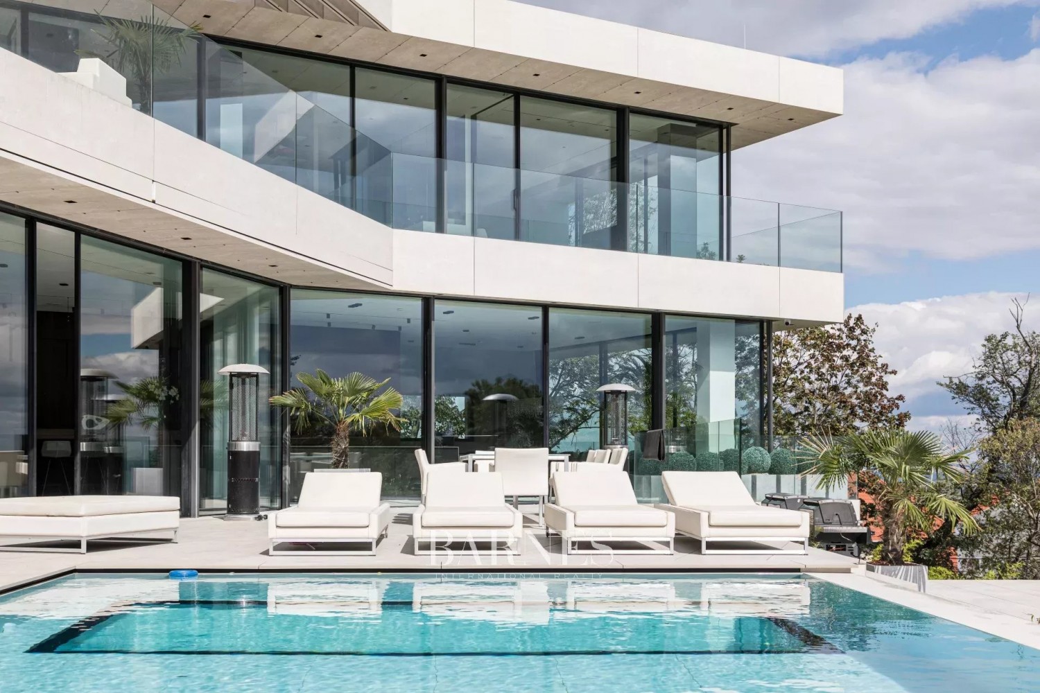 Stunning Villa on Márton Hill with Breathtaking Panoramic View - picture 13