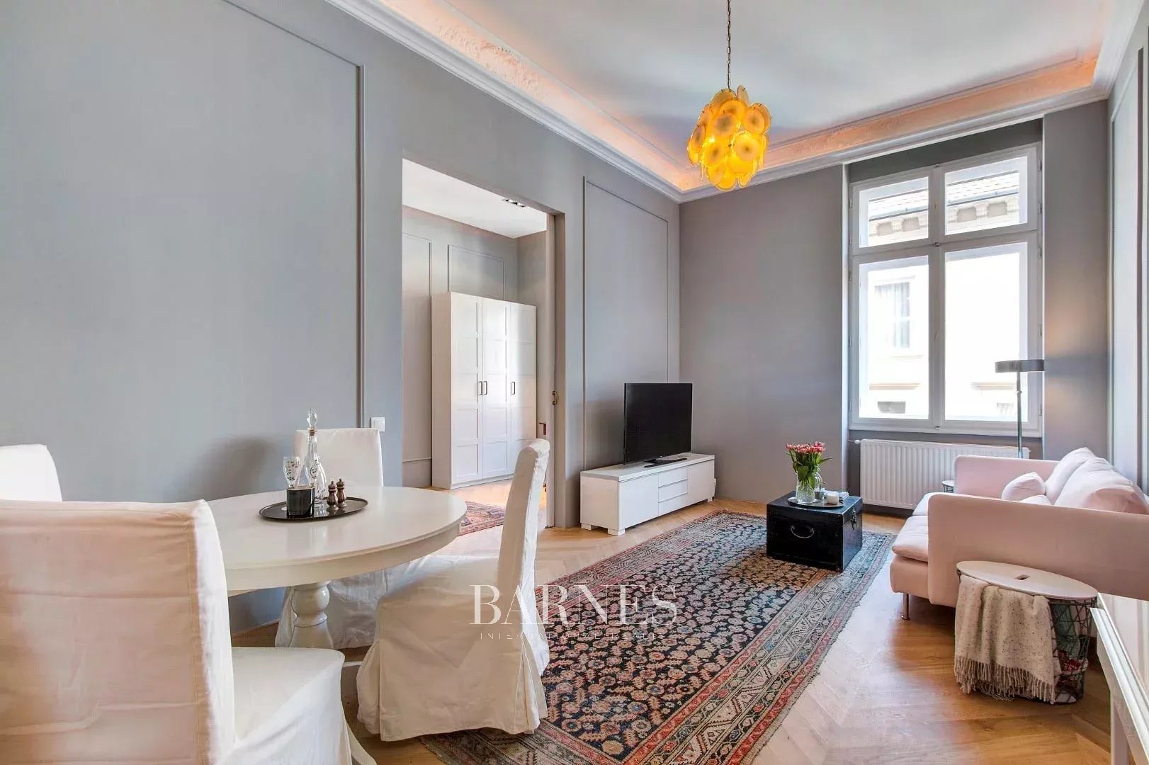 Two Bedroomed, Furnished Apartment in the 'Classical Downtown' - picture 5