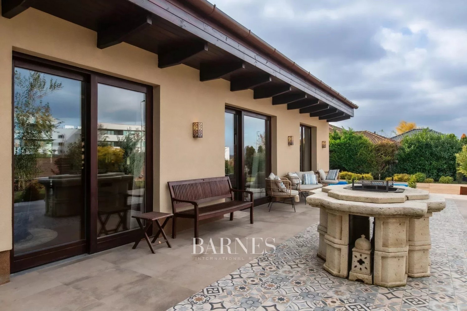 Resort-stílusú családi villa: a kikapcsolódás és a feltöltődés luxusszigete - picture 29