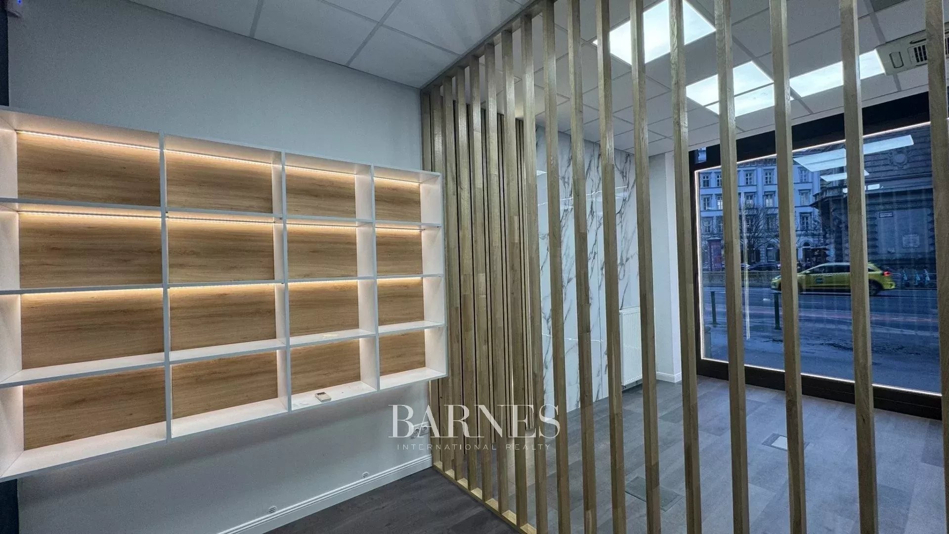 Commercial  Unit for rent at Andrássy Avenue - picture 3