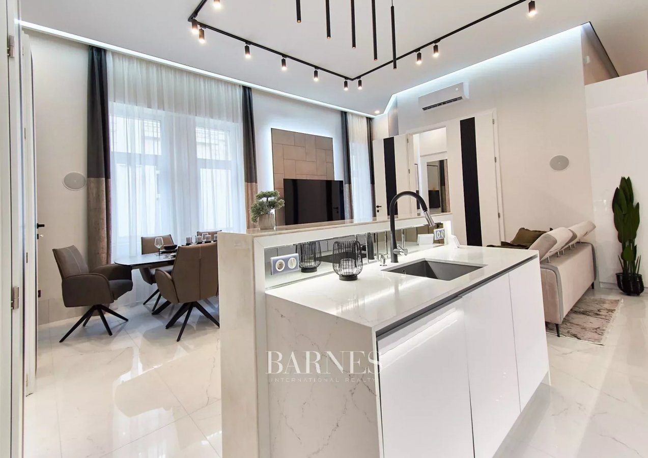 3 Bedroom, furnished luxury apartment in the heart of the City - picture 2