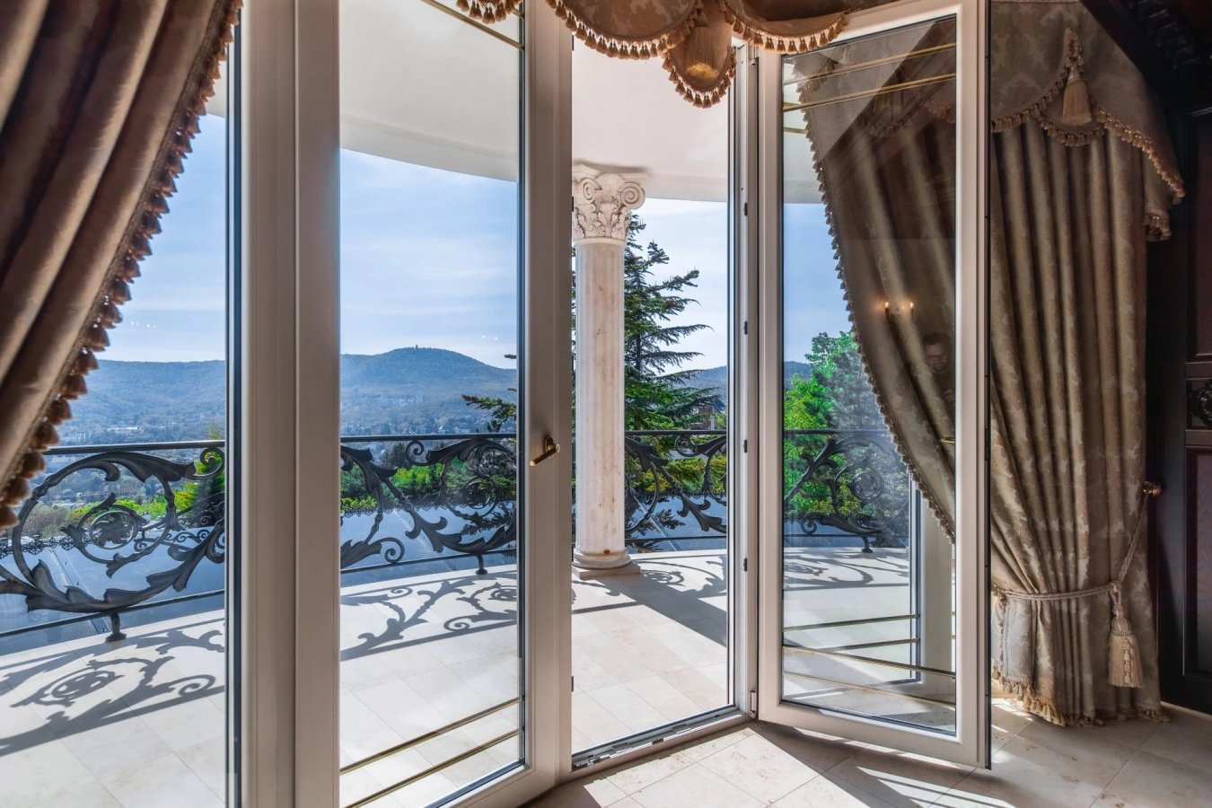 Curiosity in Buda, designed by Ybl and Széchenyi award-winning architect - picture 2