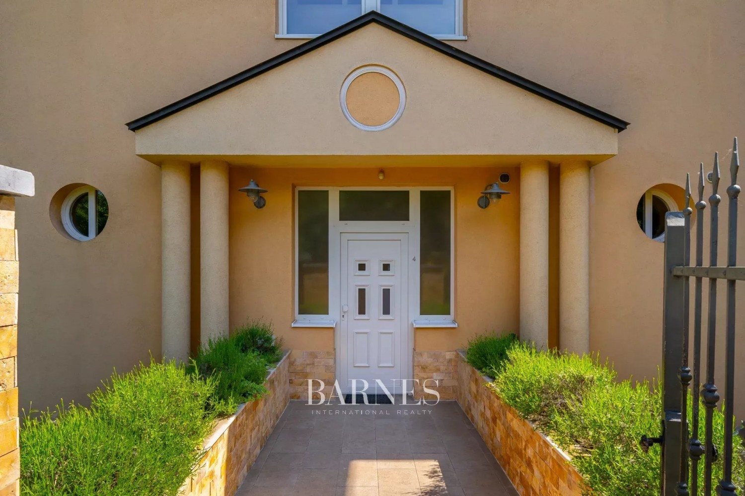 Eladó panorámás 2 hálós, teraszos luxuslakás külön vendéglakrésszel a Rózsadombon - picture 12