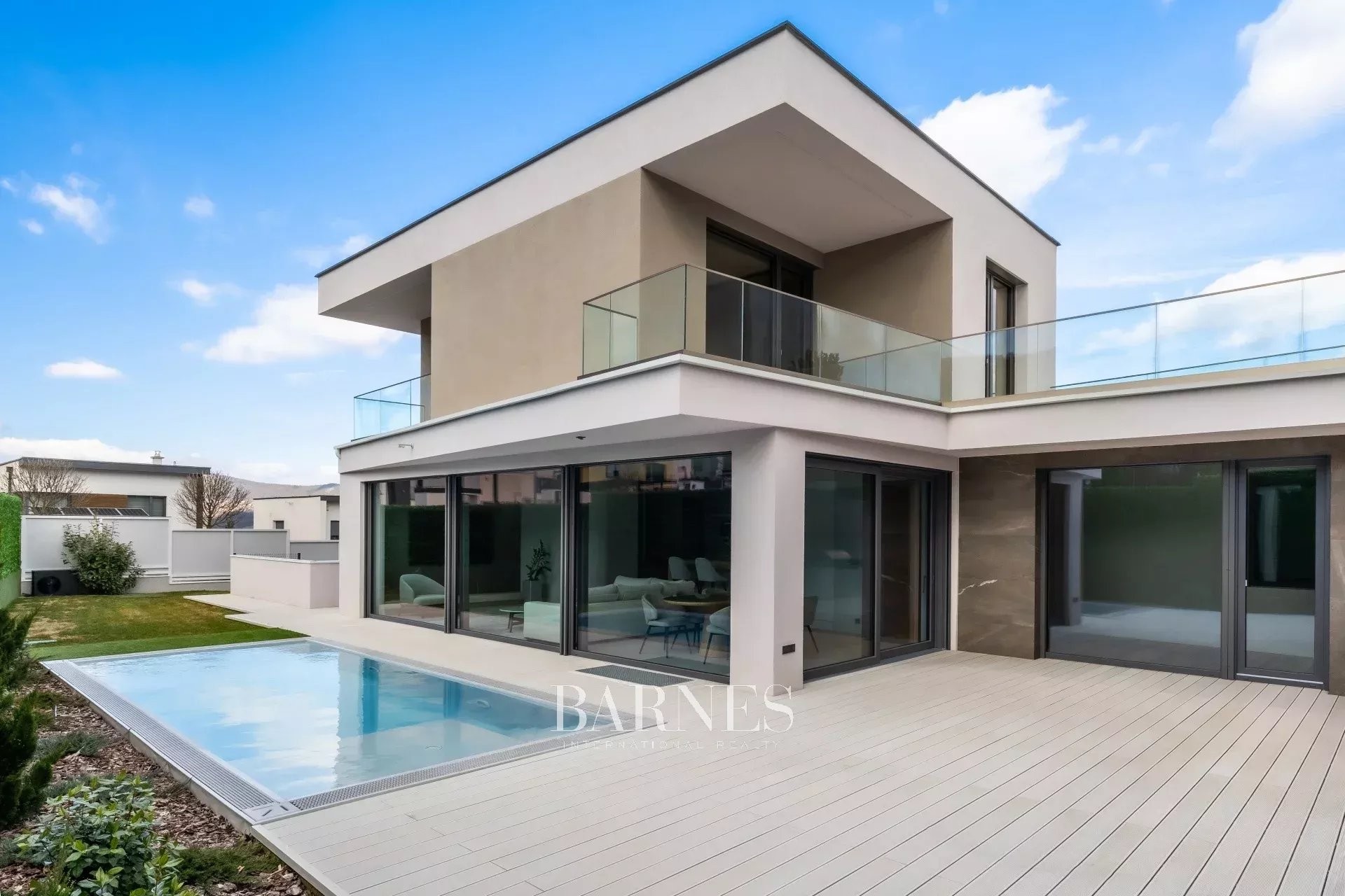 Panoramic Luxury Home at Harsánylejtő, with Garden and Pool - picture 3