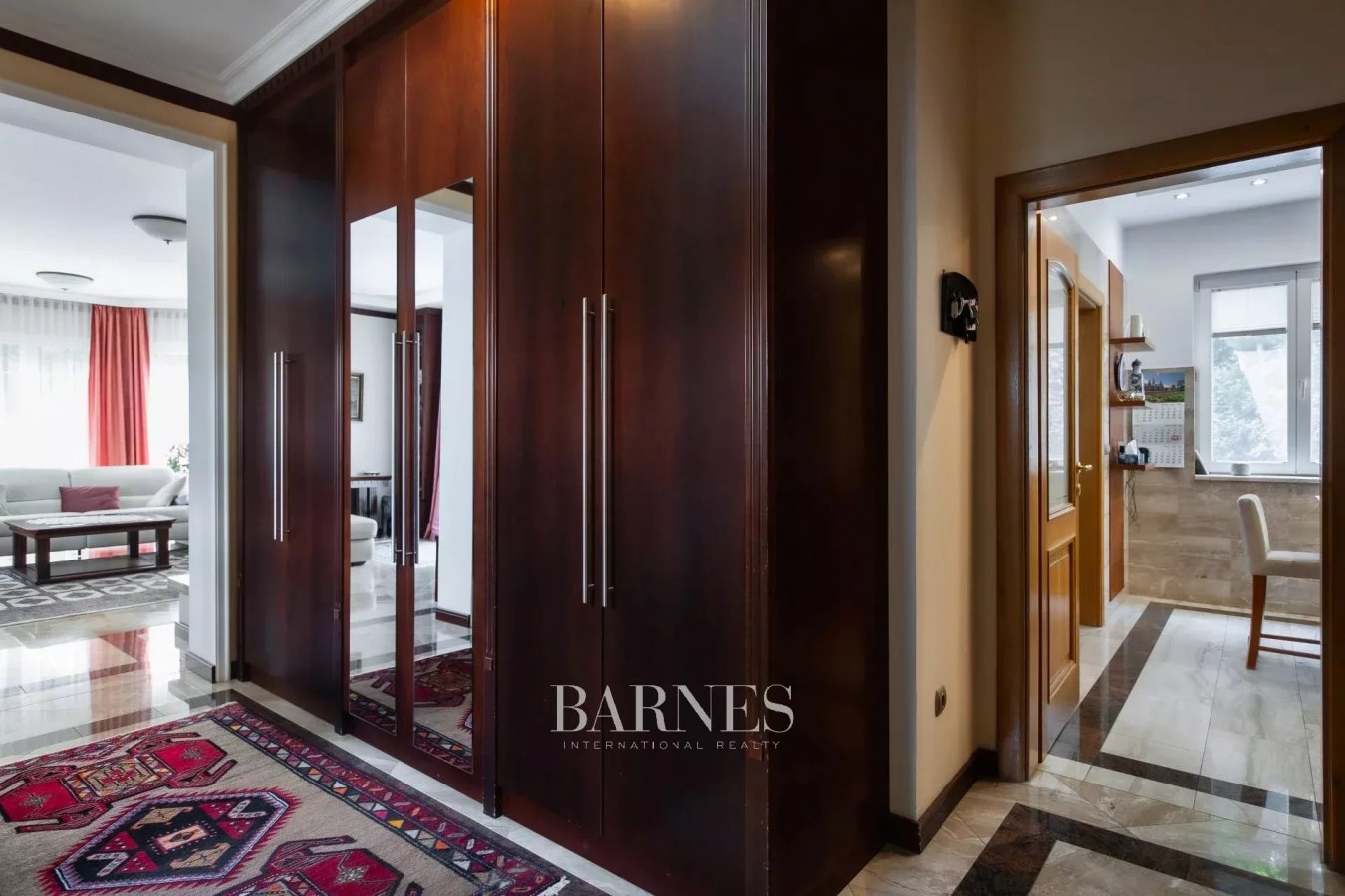 Classical panoramic family villa with exclusive Buda side location - picture 16