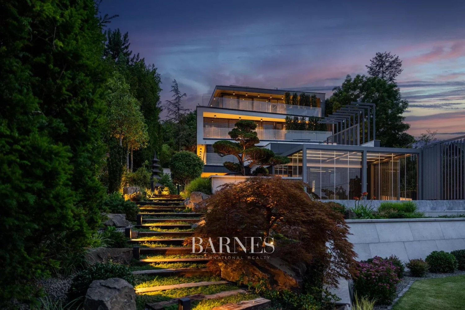 Kulcsrakész, luxus panorámás családi villa a XII. kerületben - picture 26