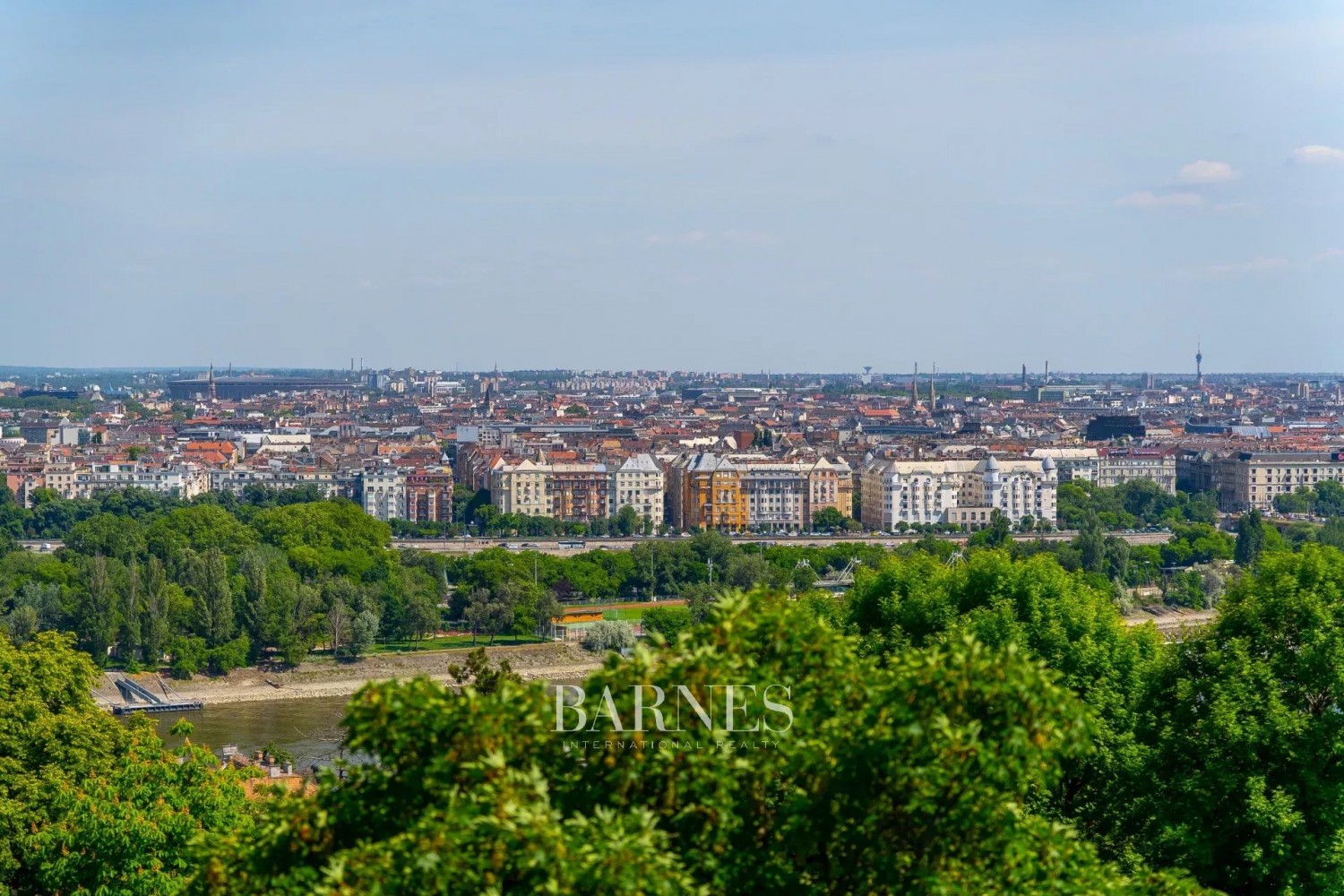 Eladó panorámás 2 hálós, teraszos luxuslakás külön vendéglakrésszel a Rózsadombon - picture 7
