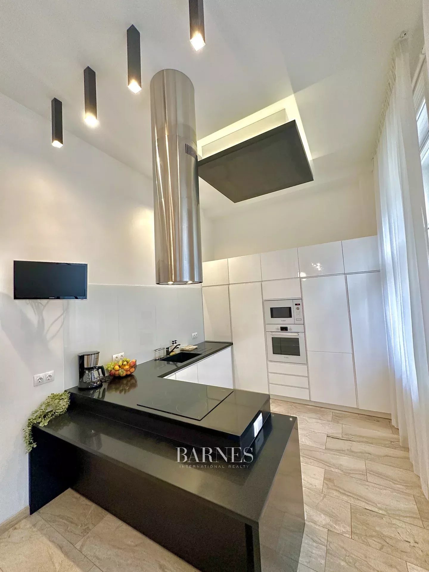 Kiadó 2 hálószobás, külön konyhás, elegáns lakás a Parlamentnél! - picture 4