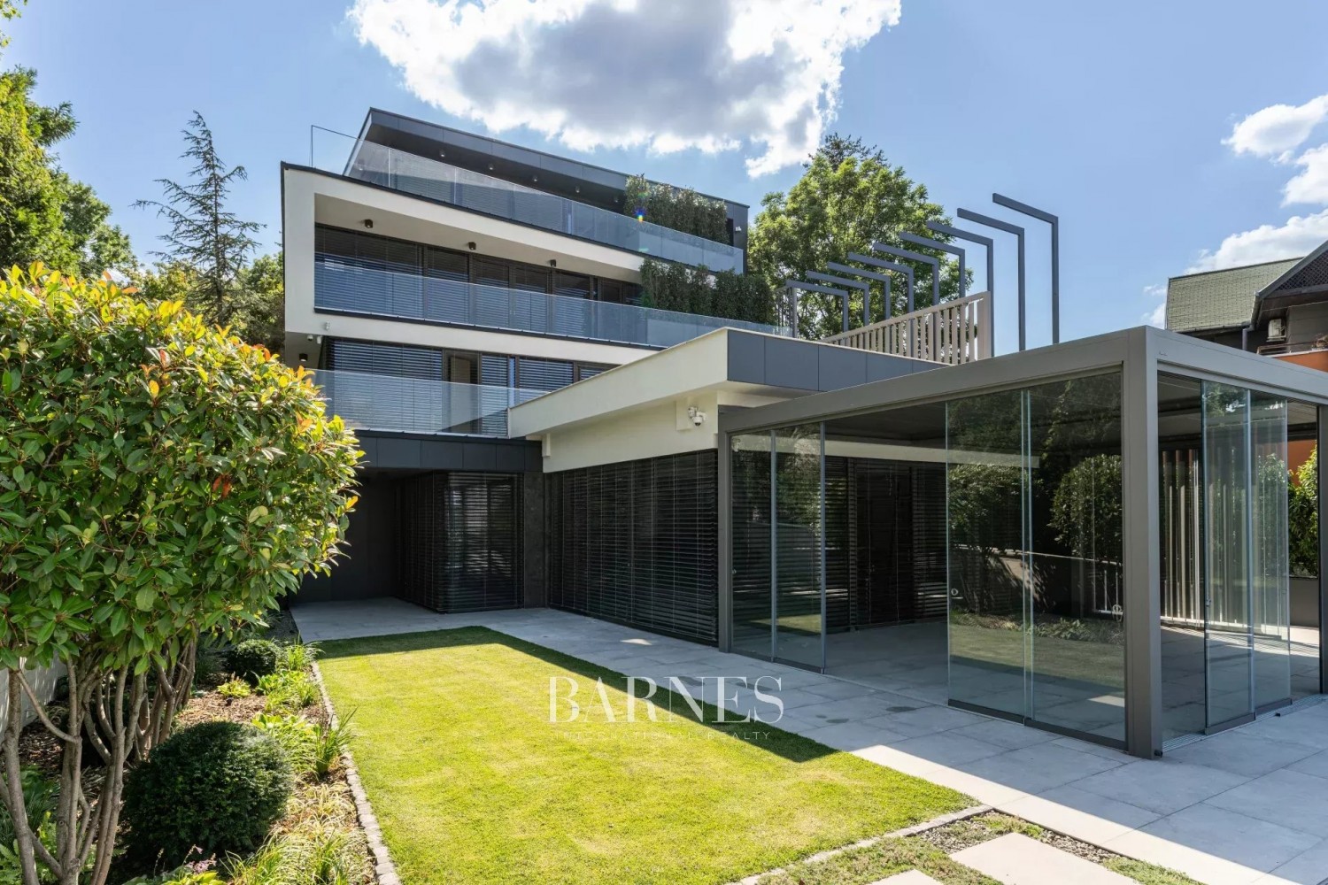 Kulcsrakész, luxus panorámás családi villa a XII. kerületben - picture 14