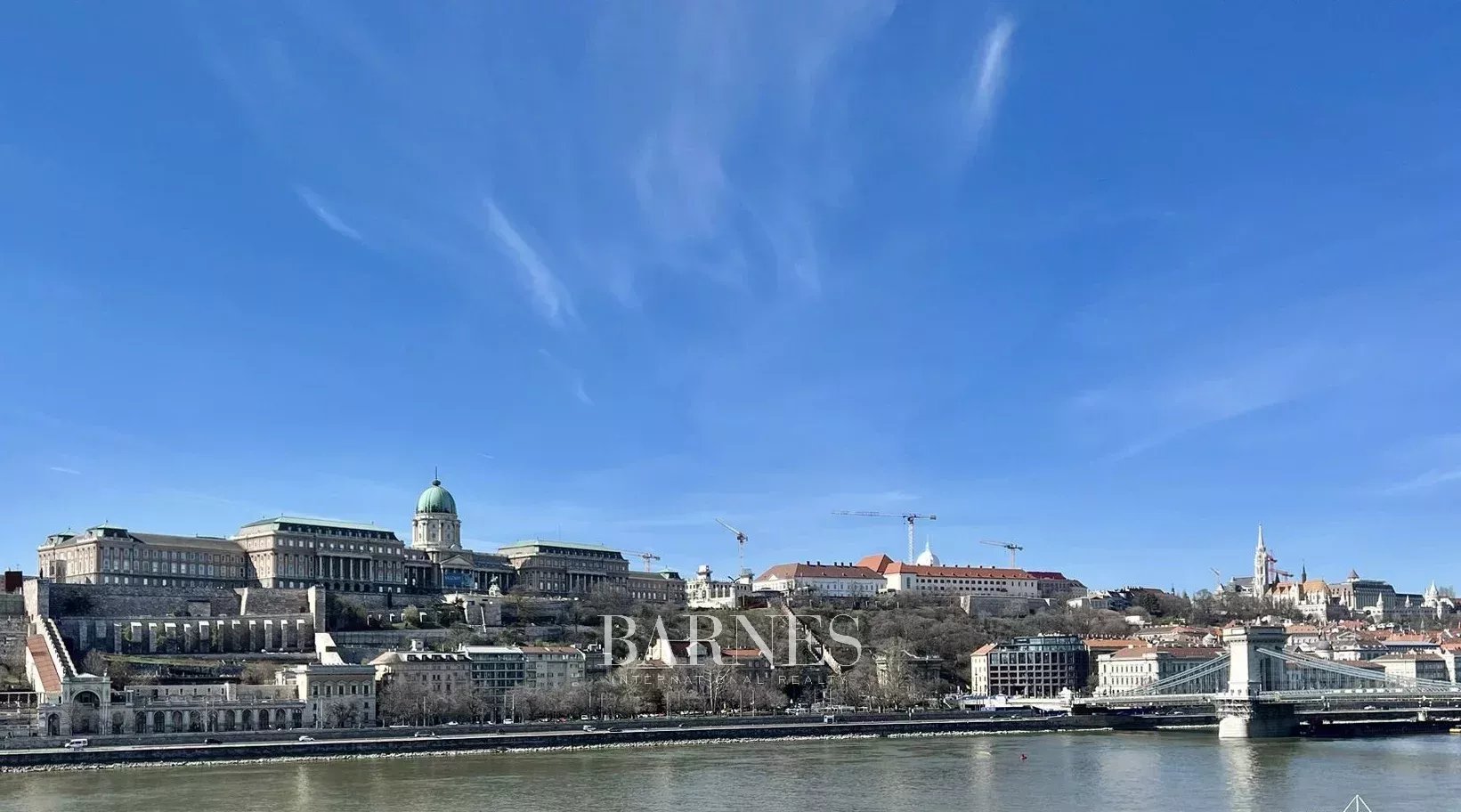 Dunai  panorámás, bútorozott luxuslakás a folyóparton - picture 1