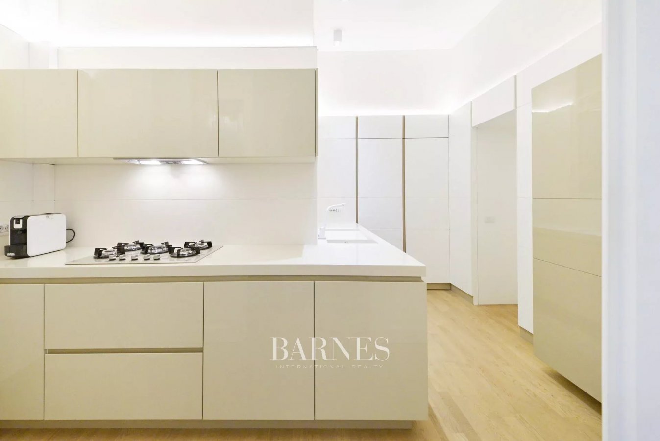 We are offering for sale the apartment of the famous Podmaniczky Frigyes in the Podmaniczky street! - picture 3