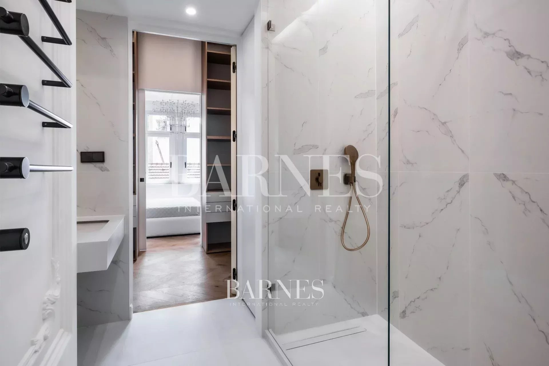 Elegant Two-Bedroom Home with Smart Features on Paulay Ede Street - picture 10