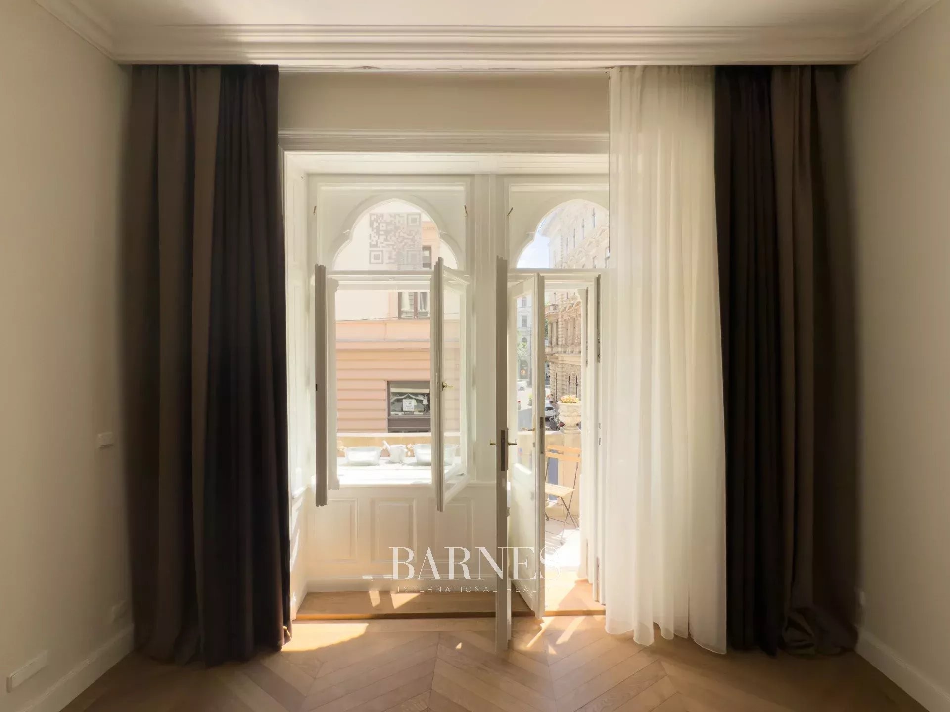 Prestigious apartment for rent near Andrássy Avenue and St. Stephen’s Basilica - picture 7