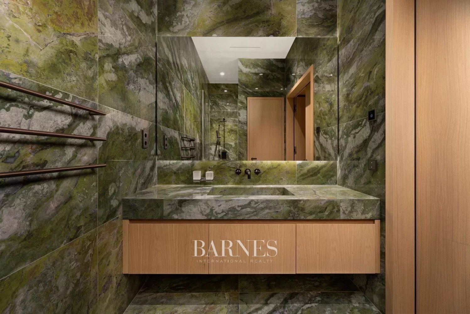 Kiadó exkluzív lakás a város szívében - picture 9