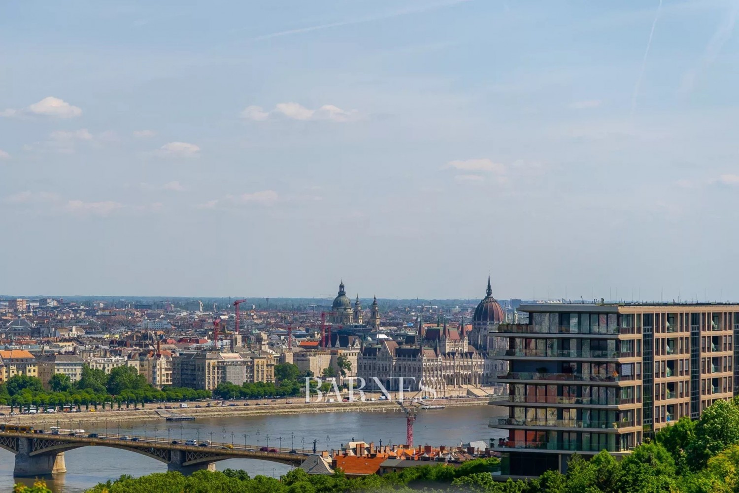 Eladó panorámás 2 hálós, teraszos luxuslakás külön vendéglakrésszel a Rózsadombon - picture 1