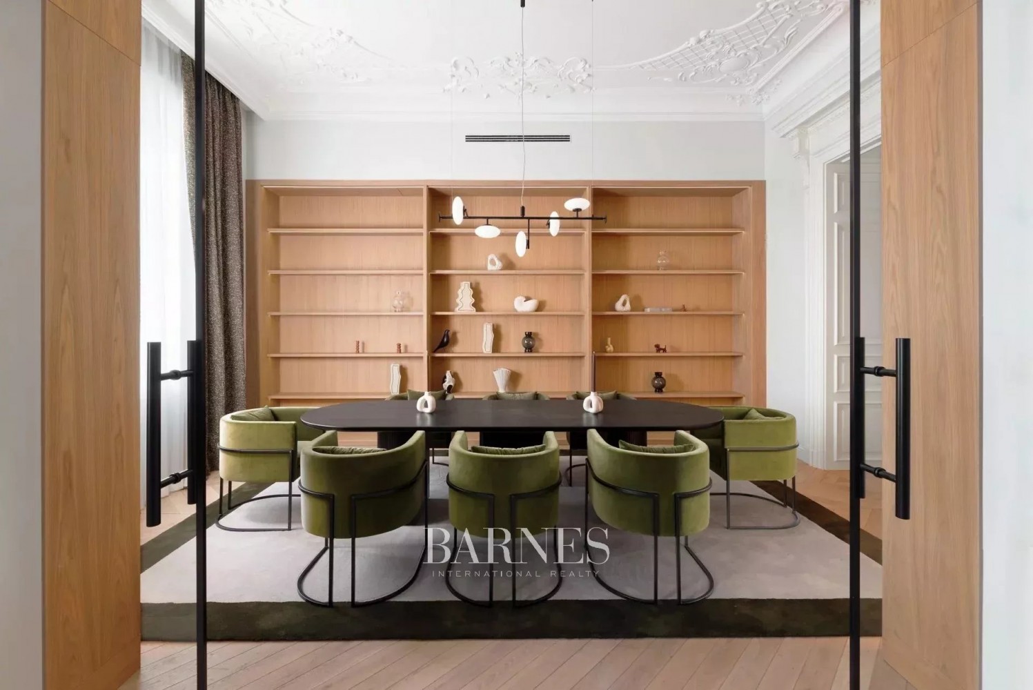 Kiadó exkluzív lakás a város szívében - picture 3