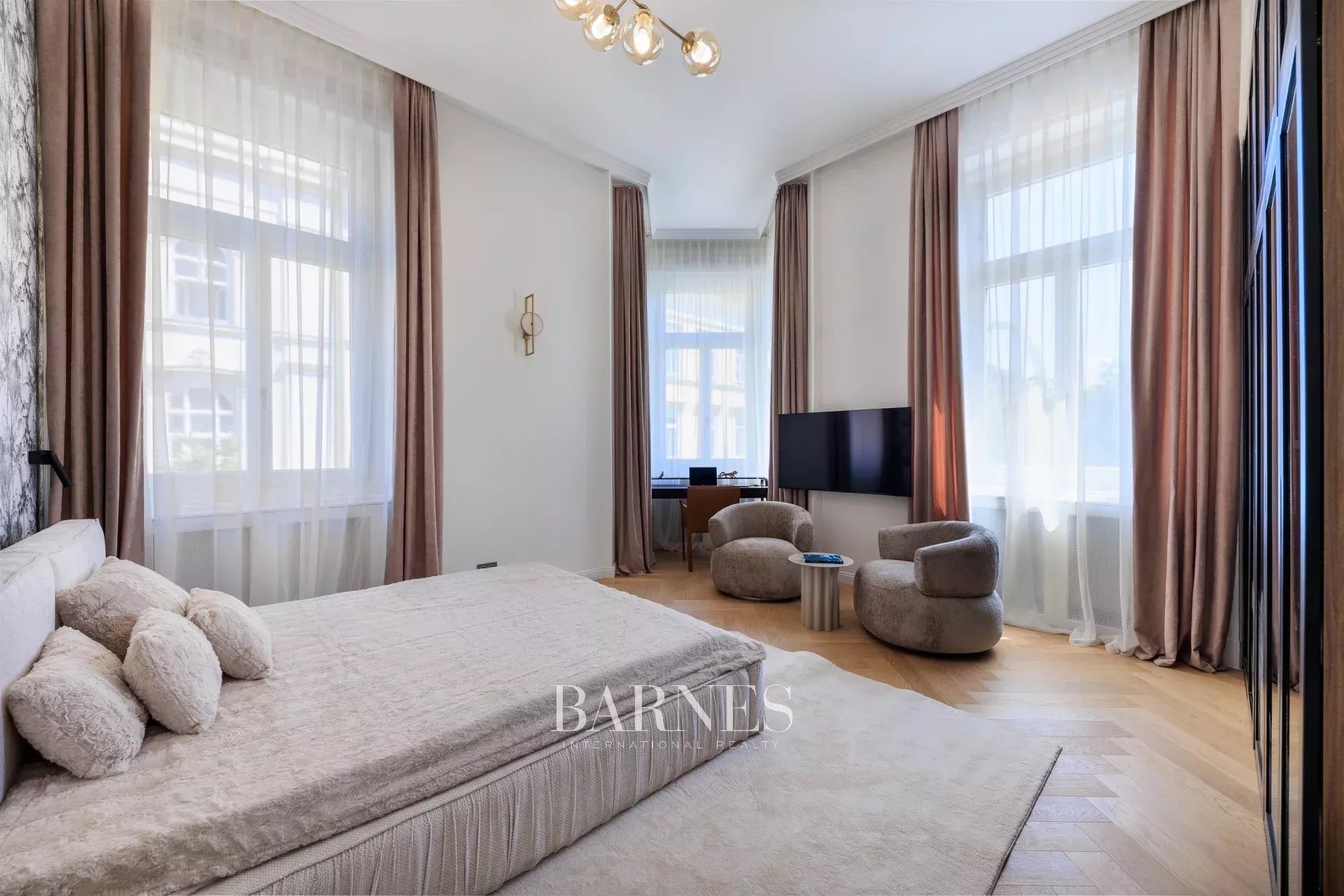 Exceptional Corner Apartment for Sale in the Heart of Budapest, District 5 - picture 27