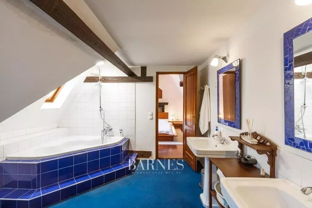 For Rent: An Exceptional Grand-Style Three-Bedroom Penthouse Overlooking Heroes’ Square - picture 24