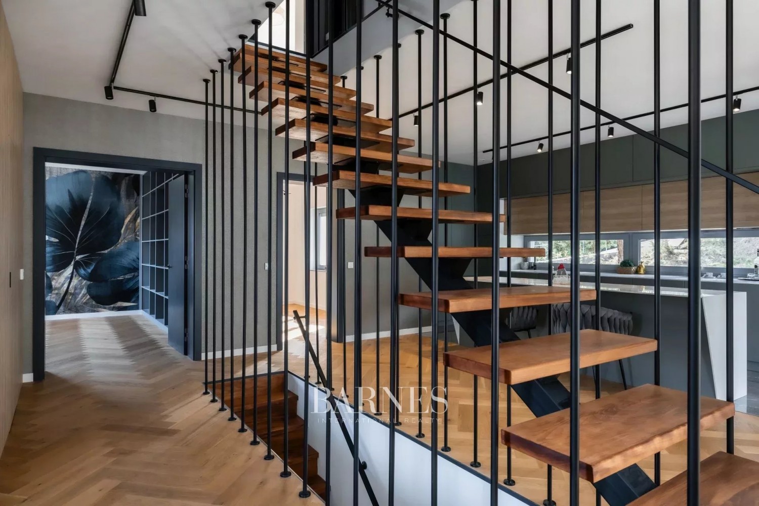 MODERN FAMILY HOUSE WITH SWIMMING POOL AND BEAUTIFUL PANORAMIC VIEW - picture 5