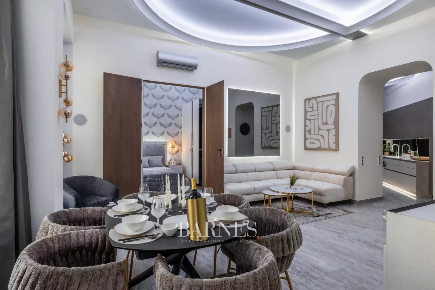 3-bedroom luxury apartment in the city center with  balcony and view to the Basilica - picture 22