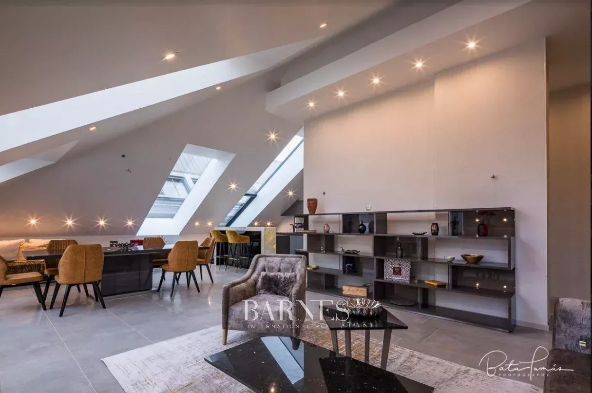 3-bedroom penthouse with roof terrace and panoramic view to  Basilica - picture 4