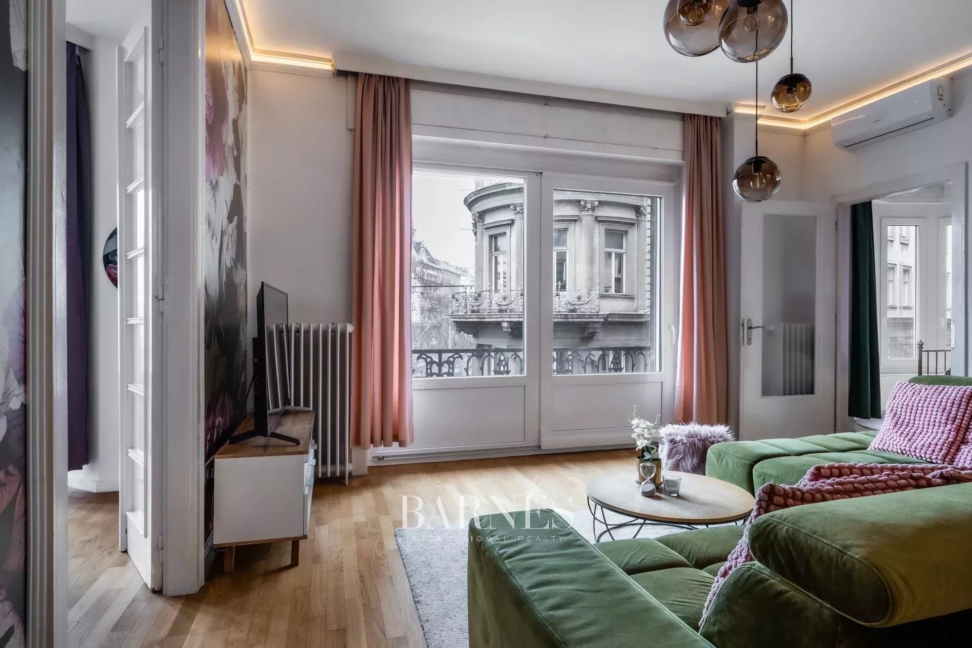 For Rent: 3-Bedroom Apartment with Urban Atmosphere near the Basilica - picture 4